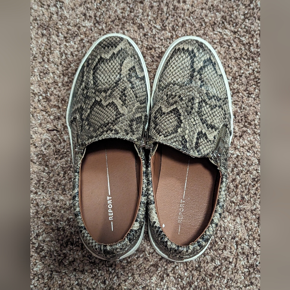 Women's Slip on Snake Skin shoes size 8